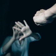 3 Alasan Mengapa Korban KDRT Sulit Meninggalkan Hubungan Penuh Kekerasan