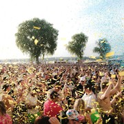 Seru-Seruan Nonton Konser di Musim Hujan, Siapin 5 Hal Ini agar Bisa Enjoy Totalitas!