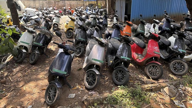 FOTO: Motor Listrik Terbengkalai di India Imbas Suku Cadang Langka