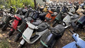 FOTO: Motor Listrik Terbengkalai di India Imbas Suku Cadang Langka