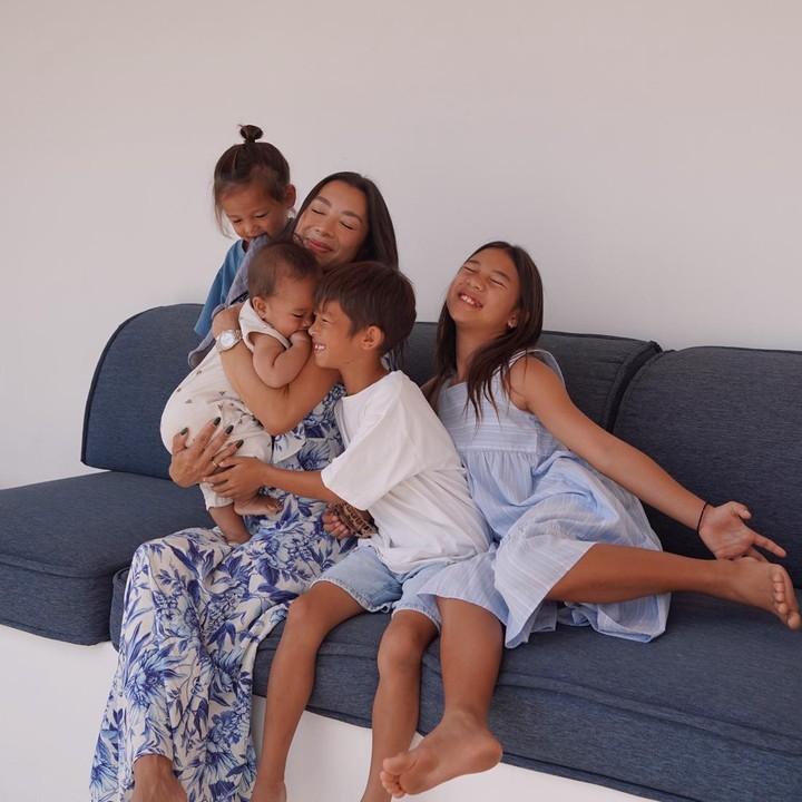 <p>Ada hal baru dan menarik dari Jennifer Bachdim nih, Bunda. Sejak beberapa waktu lalu, ia terlihat tampil berbeda. (Foto: Instagram @jenniferbachdim) <br /><br /><br /></p>