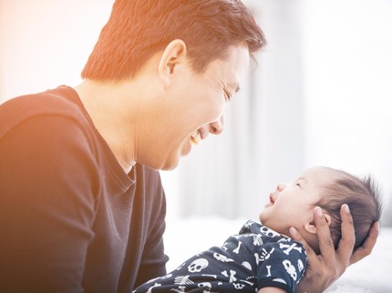 Kapan Bayi Mulai Mengenali Ayah? Ini Jawaban Dokter Anak