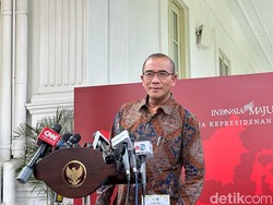 Intip Garasi Ketua KPU Hasyim Asyari