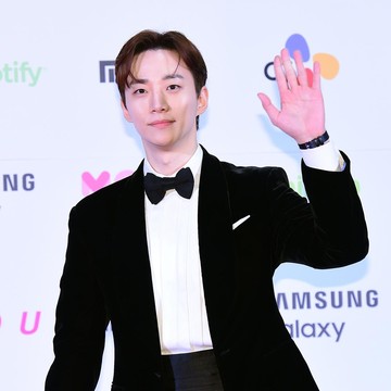 5 Fakta Menarik Lee Junho, Idol-Aktor Tampan yang Bintangi Typhoon Family