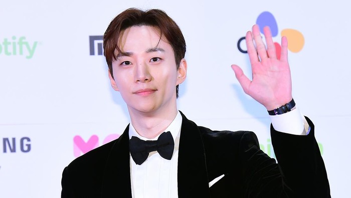 5 Fakta Menarik Lee Junho, Idol-Aktor Tampan yang Bintangi Typhoon Family