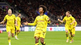 FOTO: Giroud Gagal Penalti, Milan Dibungkam Dortmund di Liga Champions