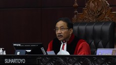 Hakim MK Sentil Ketua KPU Izin Tinggalkan Sidang Sengketa Pileg