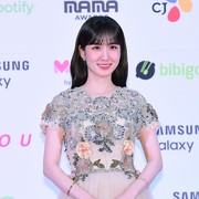 Pesona 5 Aktris Korea Saat Menghadiri Red Carpet MAMA Awards 2023 Day 2, Elegan!