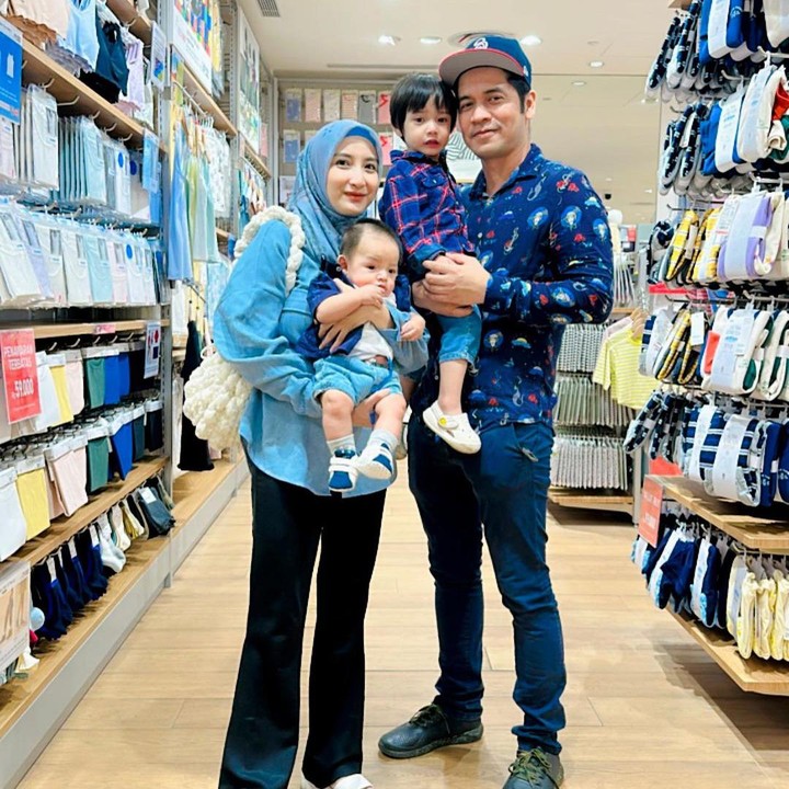 <p>Menanti selama 4 tahun, anak pertamanya yang bernama Xavier Shaquille Perdana pun terlahir. Xavier lahir pada Agustus 2020 dan genap berusia 3 tahun. (Foto: Instagram: @chachathakya15)</p>