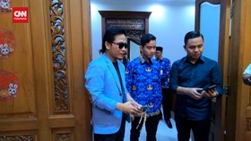 VIDEO: Kampanye Hari Kedua, Gibran Ngantor Dan Terima Gus Miftah