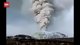 VIDEO: Gunung Anak Krakatau 9 Kali Erupsi Hingga Terdengar Dentuman