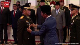 VIDEO: Momen Jokowi Lantik Maruli Menantu Luhut Jadi KSAD
