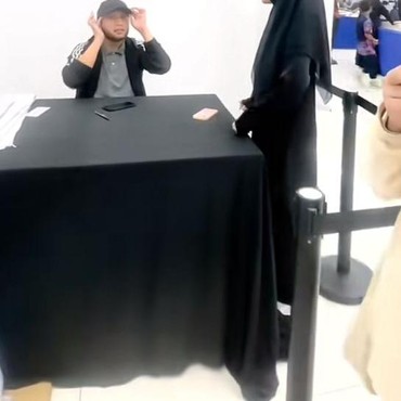 Poligami Saat Istri Hamil, 7 Foto Alif Teega Bareng Wanita Diduga Istri Kedua