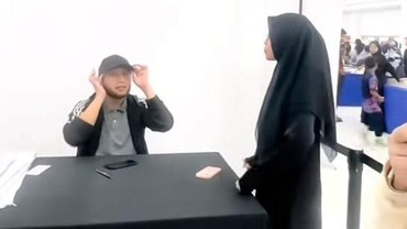 img-title Poligami Saat Istri Hamil, 7 Foto Alif Teega Bareng Wanita Diduga Istri Kedua