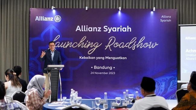 Allianz kembali menggelar roadshow peluncuran Allianz Syariah, kali di Kota Bandung, Jawa Barat dan membagikan 10 ribu asuransi jiwa gratis.