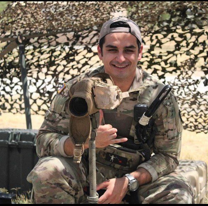 <p>Andy /rif adalah seorang aktor sekaligus penyanyi Tanah Air. Putranya yang bernama Jordan Triandy ini berprofesi sebagai tentara di Amerika Serikat. (Foto: Instagram@andyrif)</p>