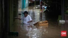 Antisipasi Banjir, Pemprov DKI Sebar Pompa Air dan Ribuan Pasukan Biru