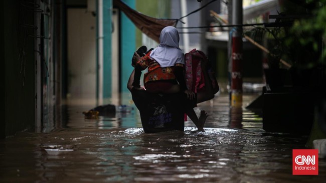 BPBD DKI Jakarta mencatat 5 RT di Jakarta Selatan terendam banjir setelah diguyur hujan pada Kamis (4/1).