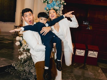 Terpopuler: Kebahagiaan Ganindra Bimo & Andrea Dian Jadi Orang Tua Baptis Usai 10 Th Nikah