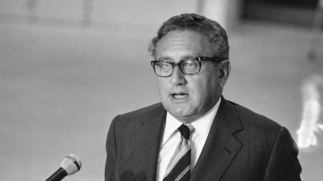 Mantan Menteri Luar Negeri AS Henry Kissinger yang meninggal dunia di usia 100 tahun merupakan sosok yang dinilai kontroversial.