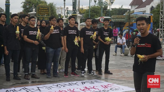 Ketua BEM UI dan UGM ungkap mahasiswa kerap mendapatkankan intimidasi hingga peretasan akun medsos karena kritis.