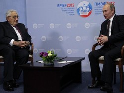 Putin Puji Mantan Menlu AS Henry Kissinger sebagai Negarawan Visioner