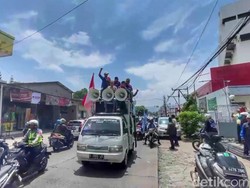 Seruan Buruh Bandung Saat Konvoi Tuntut Kenaikan Upah