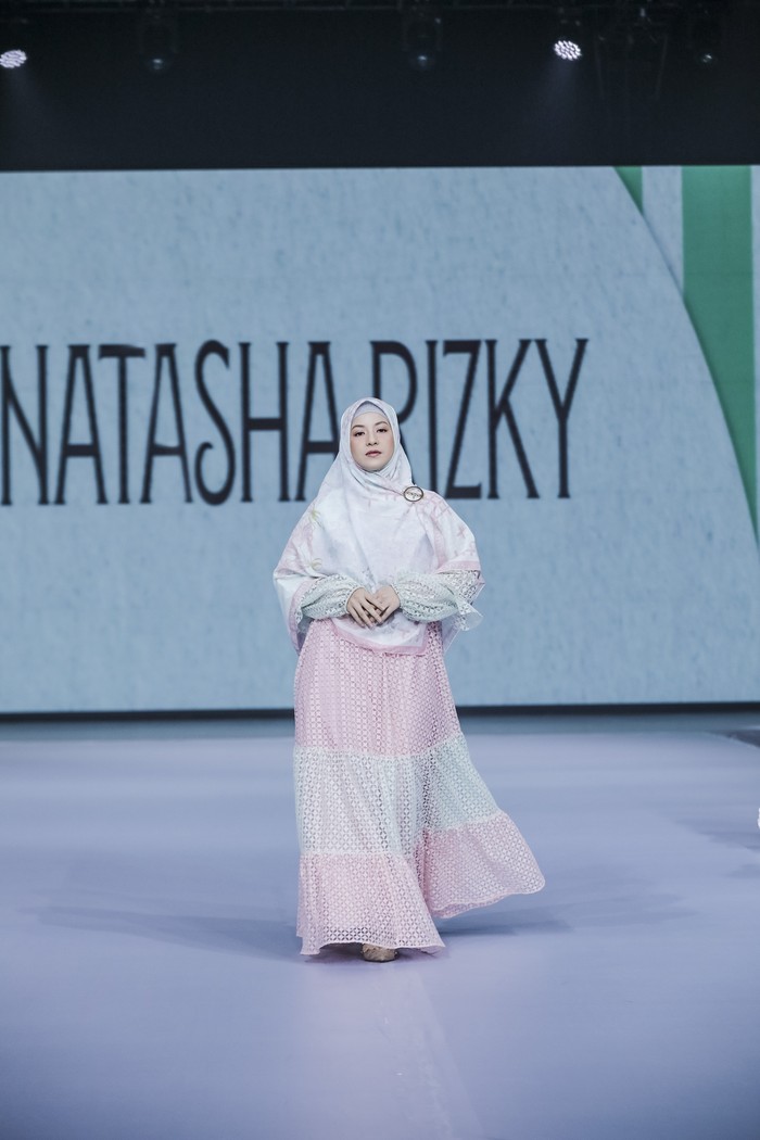 Natasha Rizky di Si.Se.Sa Annual Fashion Show 2023 Si.Se.Sa Luncurkan Koleksi Terbaru Bertema Mediterania