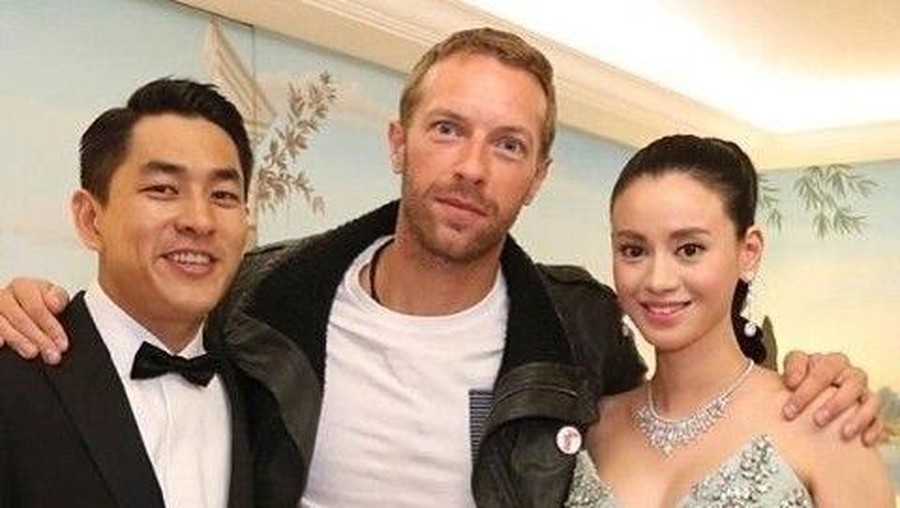 Pengantin ini mengundang Coldplay untuk mengisi acara pernikahan di Hongkong dan Paris, acara pernikahan tersebut sontak viral di TikTok.
