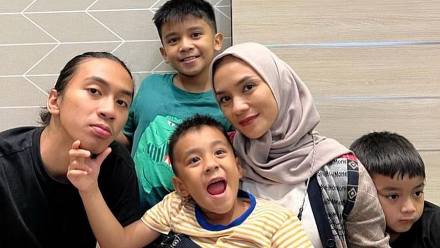 Potret Keempat Putra Enno Lerian Potret Keempat Putra Enno Lerian