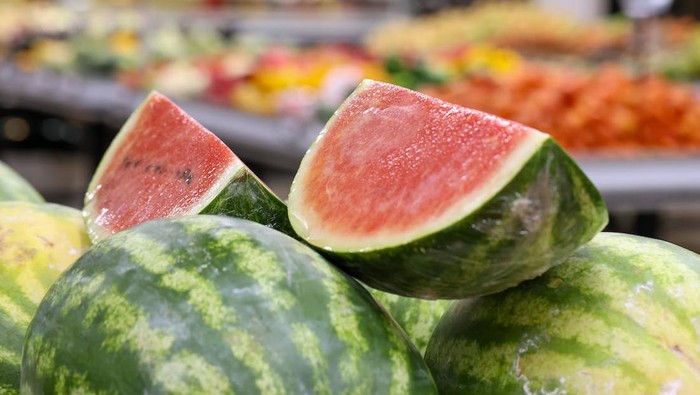 Ini 3 Makanan yang Tidak Boleh Dikonsumsi Bersama Semangka