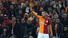 Gol Ziyech Diklaim Tak Sah, MU Semestinya Menang