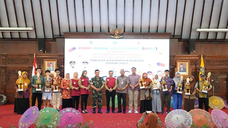 Pemkab Klaten menggelar acara puncak peringatan Hari Anak Universal (HAU) di Pendopo Setda Klaten, sekaligus meresmikan 44 Desa Ramah Perempuan dan Peduli Anak.