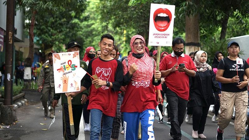 Komisi Penanggulangan AIDS (KPA) Kabupaten Klaten bersama Pemerintah Kabupaten Klaten menggelar Jalan Sehat dalam rangka memperingati Hari AIDS Sedunia.