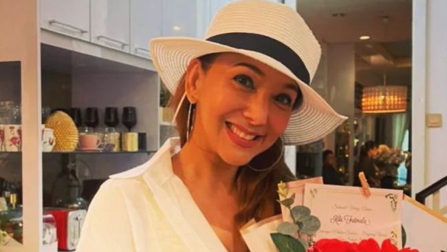 Kiki Fatmala meninggal dunia, Jumat (1/12). Namun, ia pada 2022 sempat blak-blakan soal kanker paru-paru yang diidap hingga surat wasiat.