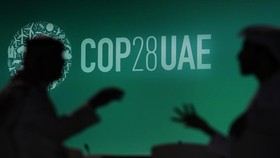 Negosiasi Alot Penghapusan Bahan Bakar Fosil, COP28 Terancam Gagal