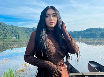 Terpopuler: Denada Ungkap Biaya Sekolah Anak di Singapura