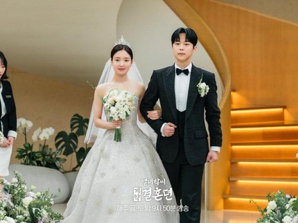 5 Potret BTS Drakor The Story of Park's Marriage Contract, Interaksi Bae In Hyuk & Lee Se Young Bikin Gemas Bun