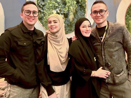 5 Potret Kebersamaan Fadli dan Fadlan Bareng Keluarga, Anaknya juga Kembar Lho
