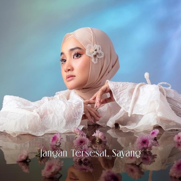 Fatin Rilis Lagu Baru 'Jangan Tersesat, Sayang' untuk Hati yang Mengembara