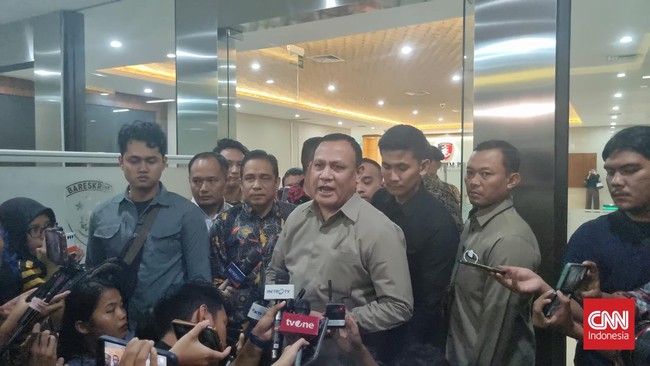 Eks Ketua KPK Firli Bahuri bicara soal kariernya di Polri hingga kasus korupsi e-KTP usai menjalani 9 jam pemeriksaan di Bareskrim Polri pada Jumat (1/12) malam