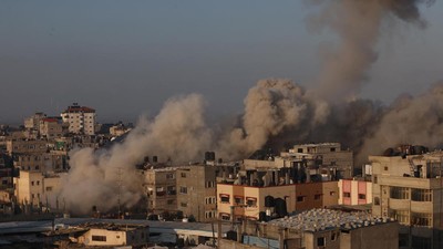 Israel Serang Gaza Lagi Usai Gencatan Senjata Berakhir, 21 Orang Tewas Setidaknya 21 orang meninggal dunia dalam serangan terbaru pasukan Israel di Jalur Gaza, Palestina, usai gencatan senjata berakhir, Jumat (1/12).