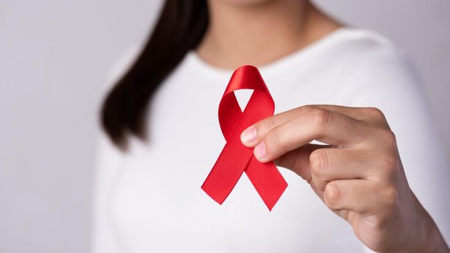 Characteristics of HIV and AIDS in Women: Causes, Symptoms, and Stages