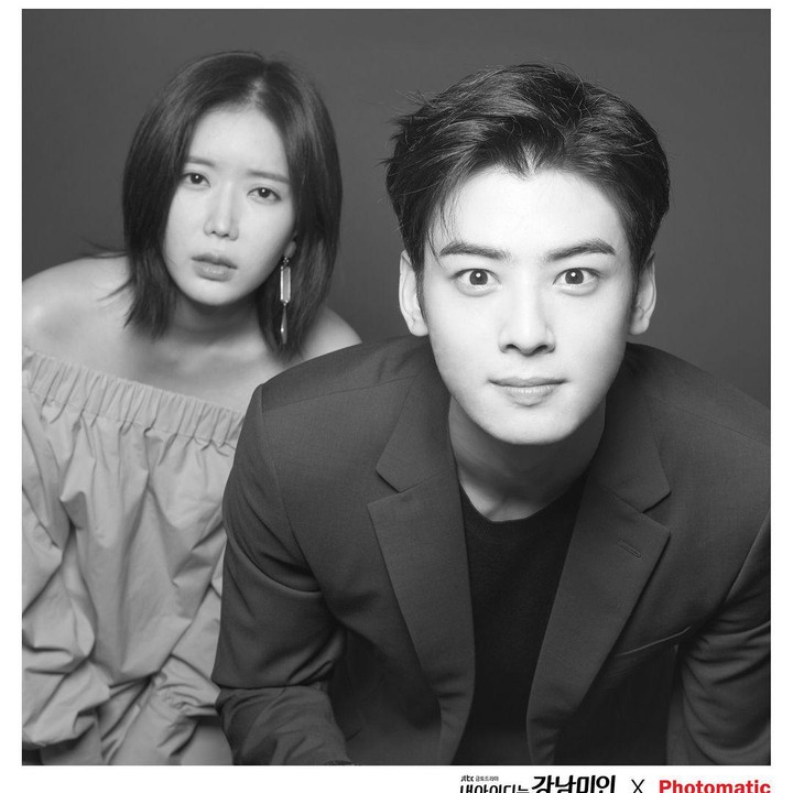 <p>Im Soo  Hyang turut memamerkan kedekatannya dengan Cha Eun Woo nih, Bunda. Terpaut perbedaan usia 7 tahun, tak menjadi halangan <em>chemistry</em> keduanya dalam drama Korea <em>Gangnam Beauty</em> (2018). (Foto: Instagram @hellopapa11)</p>