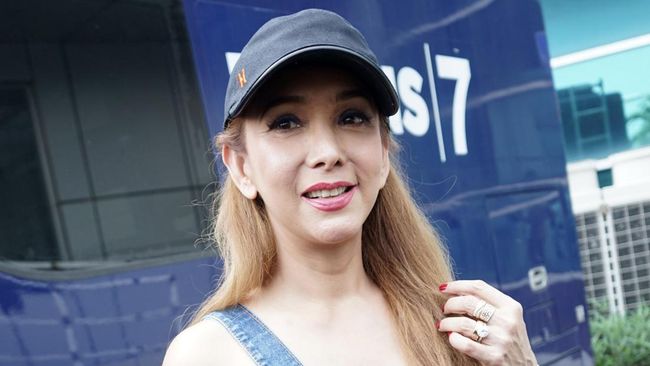 Artis senior Kiki Fatmala meninggal dunia hari ini, Jumat (1/12) karena komplikasi akibat kanker paru. Simak penjelasan mengenai kanker parudan gejalanya.