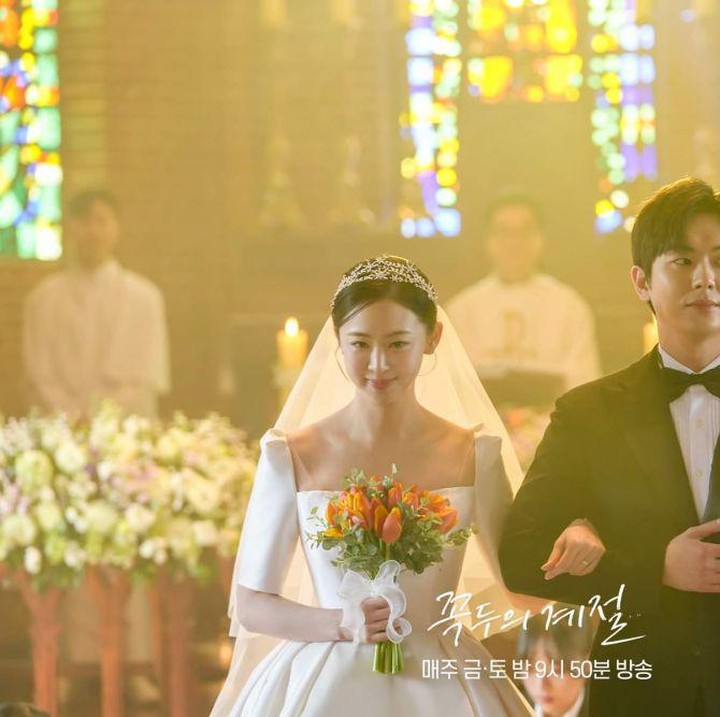 <p>Keempat ada Kim Da-som dan Ahn Woo-yeon dalam drama Korea romantis fantasi, <em>Kokdu: Season of Deity</em> (2023). Berperan sebagai Tae Jeong-won dan Han Cheol, second couple drama ini sangat romantis antar satu sama lain. Manis sekali ya, Bunda? (Foto: MBC)</p>
