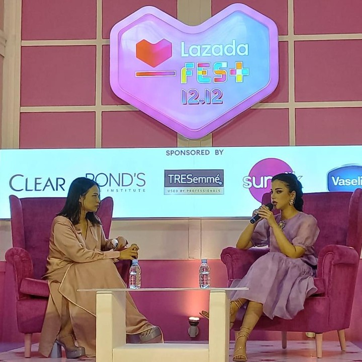 <p>Selain itu, ada juga banyak acara <em>talkshow</em> bersama para <em>inlfuencer</em>. Di hari pertama, Tasya Farasya selaku <em>Beauty Influencer</em> membagikan berbagai tips dan trik seputar kecantikan dalam acara <em>Beauty Demo</em>. (Foto: Amira Salsabila Aprilia)</p>