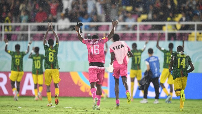 Presiden Jokowi menyebut Indonesia dinilai sukses jadi tuan rumah Piala Dunia U-17 2023 dan mendapat apresiasi dari FIFA.