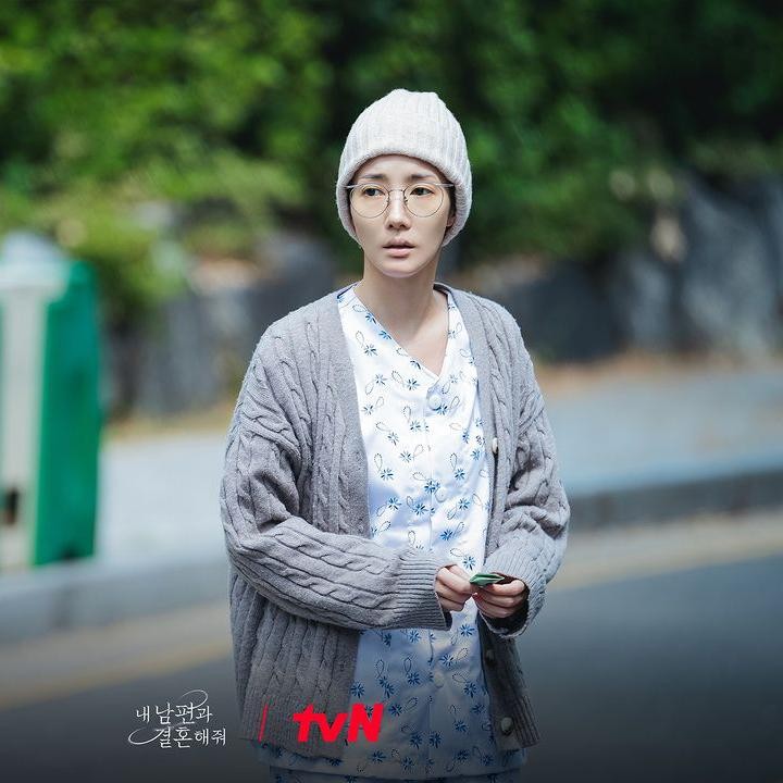 <p>Demi perannya sebagai pasien kanker, Park Min Young dikabarkan menurunkan berat badannya menjadi 37 Kg. Penasaran seperti apa kisahnya? Bunda bisa menonton drama Korea <em>Marry My Husband</em> mulai 1 Januari 2024. (Foto: Instagram @tvn_drama)</p>