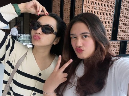7 Potret Hesti Purwadinata & Putri Sambungnya yang Makin Dekat, Dukung Anak Jadi Penyanyi